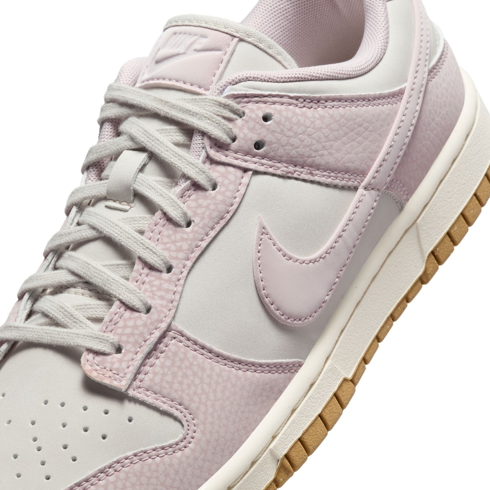 Nike Low Dunk Sneakers